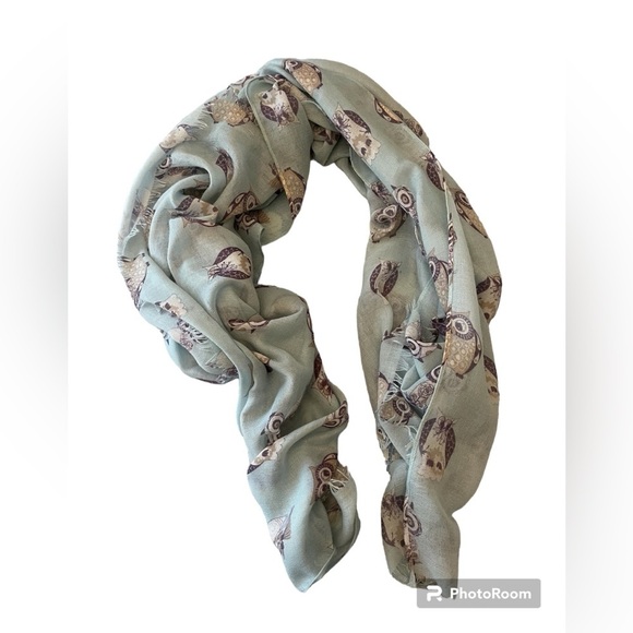 Large light blue whimsical Owl print lightweight fashion scarf. Eyelash fringes - Picture 10 of 11